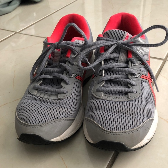 Running shoes/sneakers - Picture 1 of 3